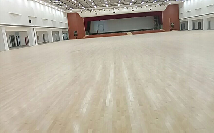 羽毛球館運動木地板的好壞可以從外觀判斷嗎？