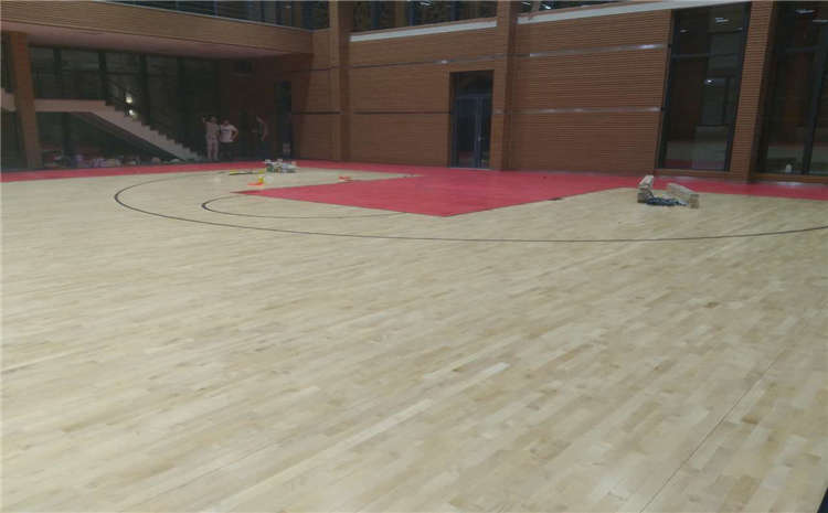羽毛球運動木地板清潔時用什么拖把比較好？