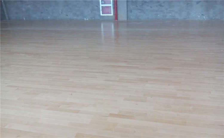 籃球場(chǎng)館為什么得鋪楓木籃球地板？