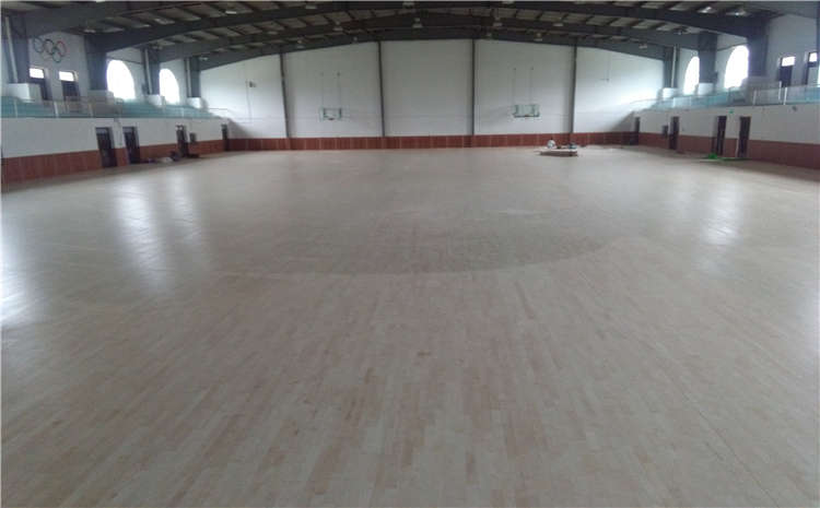五角楓籃球場實(shí)木地板品牌廠家