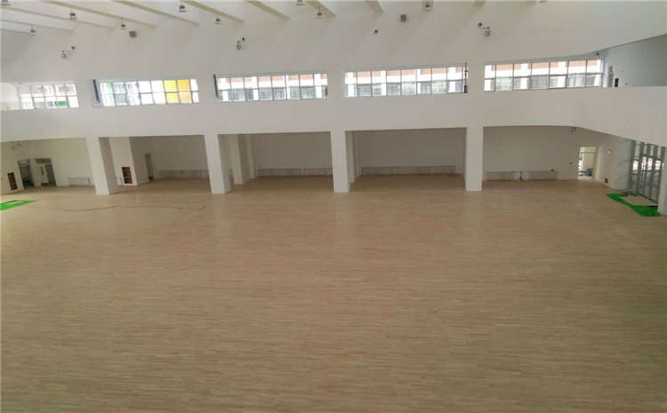 選購籃球館運(yùn)動(dòng)木地板應(yīng)注意配件質(zhì)量