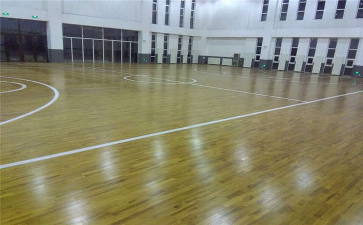 選購籃球館運(yùn)動木地板需要注意：性價(jià)比≠價(jià)格低