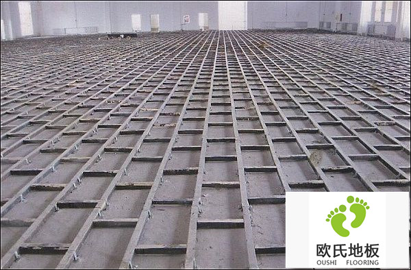 室內(nèi)運(yùn)動實(shí)木地板受到濕氣的影響 怎么辦
